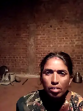 Snapshot of Hot_re83 chatting on February 25, 2026, 11:36 pm Hot re83 online show from February 25, 2026, 11:36 pm