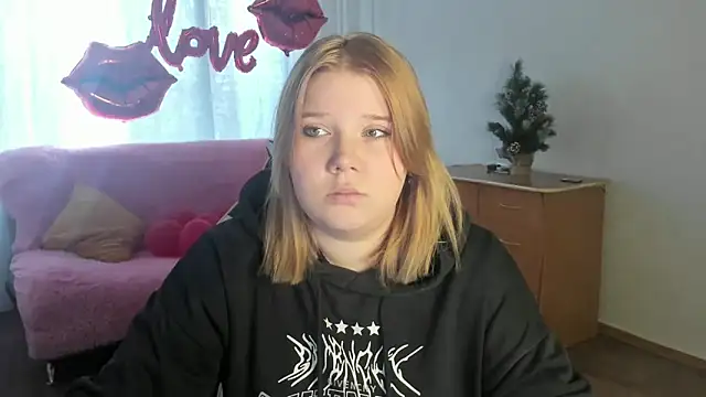 StripGyrl online show from March 4, 2026, 8:09 am