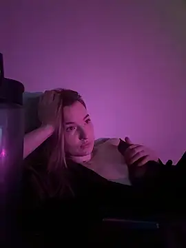 Snapshot of EmmaTurners chatting on March 15, 2026, 6:14 pm EmmaTurners online show from March 15, 2026, 6:14 pm