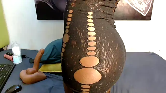 Snapshot of CLEO-001 chatting on May 26, 2026, 1:07 pm CLEO-001 online show from May 26, 2026, 1:07 pm