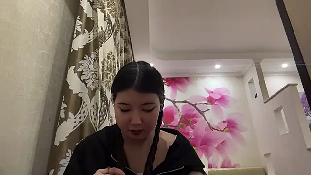 Snapshot of MaeRaads chatting on February 17, 2026, 6:47 pm MaeRaads online show from February 17, 2026, 6:47 pm