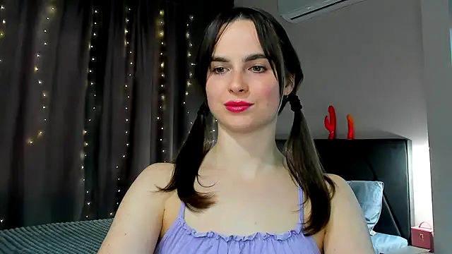 Snapshot of megann_fox2 chatting on April 7, 2026, 1:11 pm megann fox2 online show from April 7, 2026, 1:11 pm