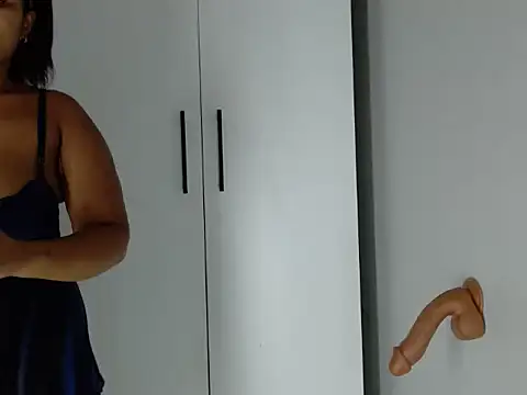 Snapshot of Loyal_Sashaa chatting on February 24, 2026, 5:27 am Loyal Sashaa online show from February 24, 2026, 5:27 am