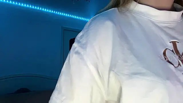 Stefifany online show from March 13, 2026, 2:12 pm