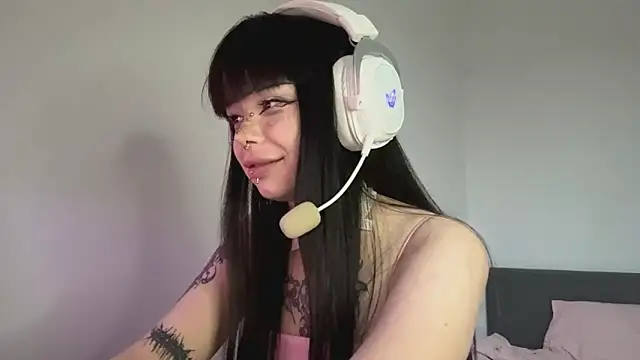 Luna Sohotti online show from April 8, 2026, 3:45 pm