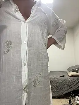 Snapshot of katy_nour chatting on April 23, 2026, 4:09 pm katy nour online show from April 23, 2026, 4:09 pm