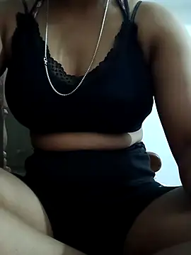 CURVYMOOMMY online show from March 12, 2026, 1:28 pm