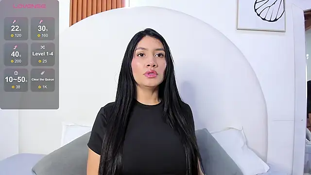 Snapshot of Violett_Rosse_ chatting on June 4, 2026, 4:13 pm Violett Rosse online show from June 4, 2026, 4:13 pm