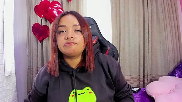 Snapshot of Sienna_Lux01 chatting on February 22, 2026, 2:04 pm Sienna Lux01 online show from February 22, 2026, 2:04 pm