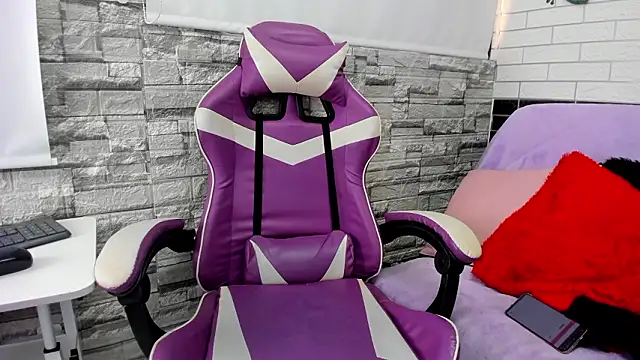 Snapshot of Sienna_Lux01 chatting on February 28, 2026, 11:44 am Sienna Lux01 online show from February 28, 2026, 11:44 am