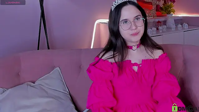 Snapshot of leylamirage chatting on March 10, 2026, 12:32 pm leylamirage online show from March 10, 2026, 12:32 pm