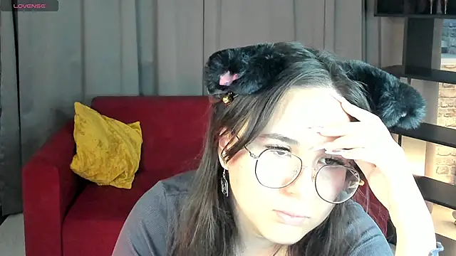 Snapshot of leylamirage chatting on April 5, 2026, 12:24 pm leylamirage online show from April 5, 2026, 12:24 pm