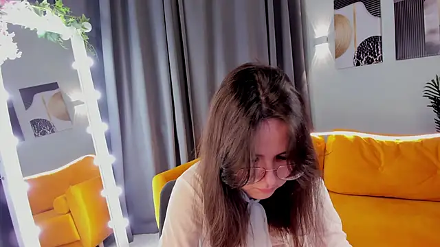 Snapshot of leylamirage chatting on April 8, 2026, 1:00 pm leylamirage online show from April 8, 2026, 1:00 pm