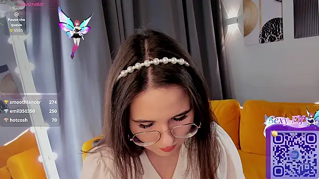 Snapshot of leylamirage chatting on April 9, 2026, 12:32 pm leylamirage online show from April 9, 2026, 12:32 pm