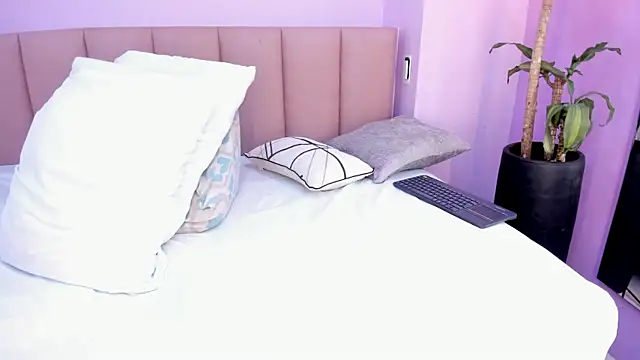 camila scoth online show from April 1, 2026, 1:41 pm