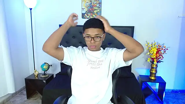 liiam3 online show from April 7, 2026, 9:15 pm