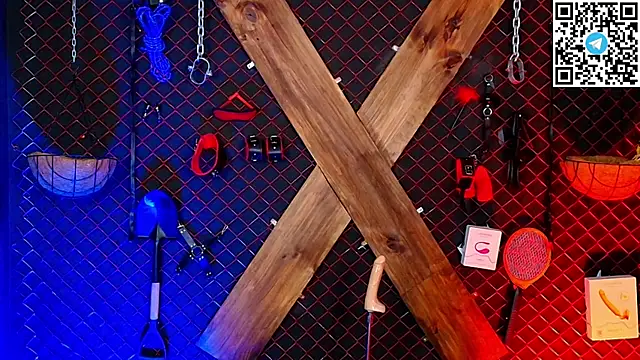 sindy mistres bdsm online show from April 22, 2026, 8:43 pm