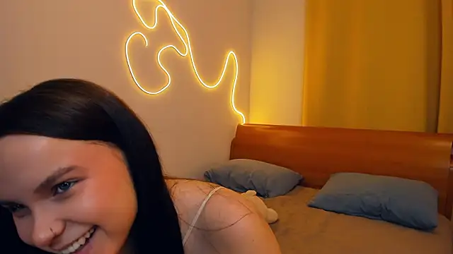 Snapshot of LeilaErcolani chatting on March 10, 2026, 7:08 pm LeilaErcolani online show from March 10, 2026, 7:08 pm