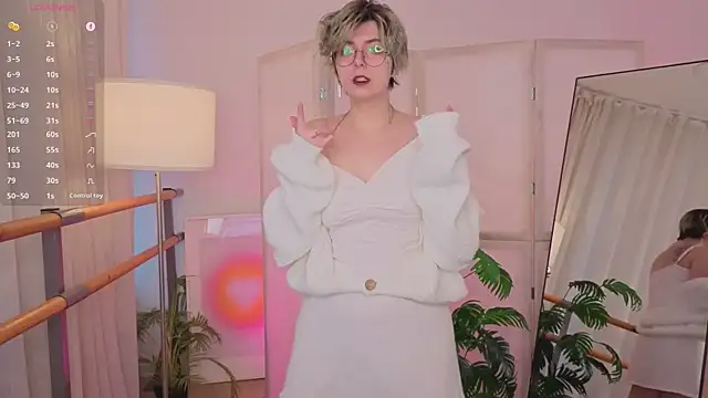 Snapshot of SpiderrArti chatting on February 17, 2026, 6:43 am SpiderrArti online show from February 17, 2026, 6:43 am