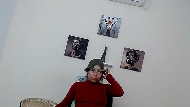 Snapshot of skinnysexy18 chatting on April 6, 2026, 1:03 am skinnysexy18 online show from April 6, 2026, 1:03 am