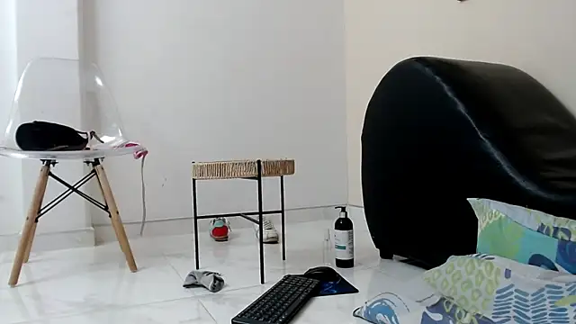 Snapshot of skinnysexy18 chatting on April 6, 2026, 4:46 am skinnysexy18 online show from April 6, 2026, 4:46 am