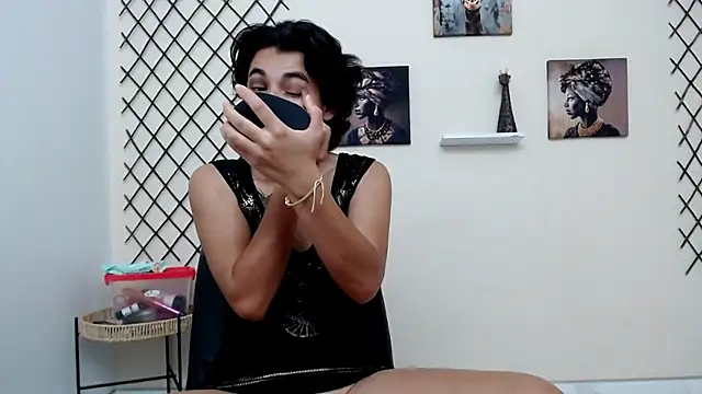 skinnysexy18 online show from April 28, 2026, 7:52 pm