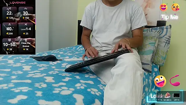 skinnysexy18 online show from May 23, 2026, 6:23 pm