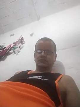 Snapshot of Roque-74 chatting on February 20, 2026, 2:41 am Roque-74 online show from February 20, 2026, 2:41 am