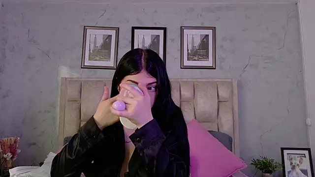IsabellaRossi online show from May 15, 2026, 5:09 pm