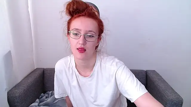 Snapshot of miay_here_ chatting on June 11, 2026, 9:51 am miay here online show from June 11, 2026, 9:51 am