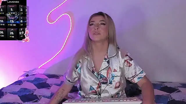saradiazxxx online show from May 25, 2026, 8:09 am