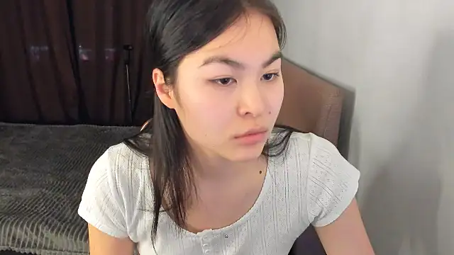 Snapshot of moon_bloom chatting on February 28, 2026, 4:08 pm moon bloom online show from February 28, 2026, 4:08 pm