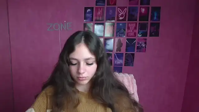 KissMeJulia online show from April 4, 2026, 5:27 am