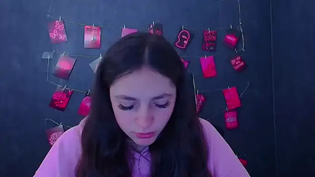 KissMeJulia online show from April 13, 2026, 5:13 am
