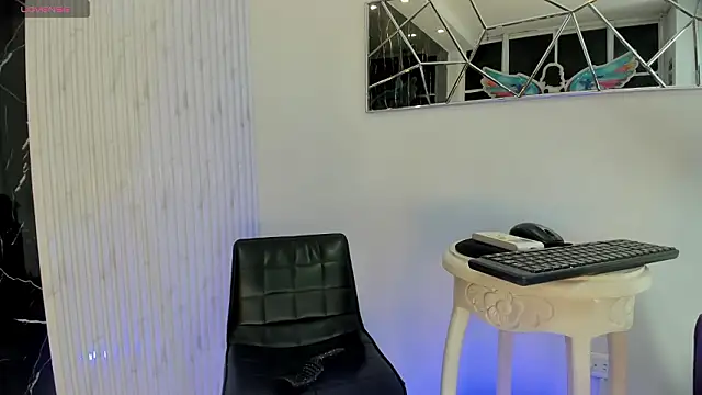 Snapshot of Violette_0 chatting on February 28, 2026, 10:11 pm Violette 0 online show from February 28, 2026, 10:11 pm