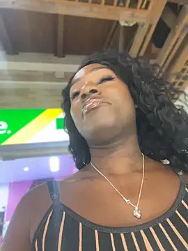 Snapshot of ZarahFerreira chatting on May 13, 2026, 11:33 pm ZarahFerreira online show from May 13, 2026, 11:33 pm
