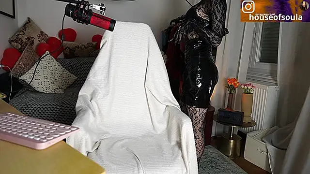 Snapshot of supreme_dominatrix chatting on March 12, 2026, 9:43 pm supreme dominatrix online show from March 12, 2026, 9:43 pm