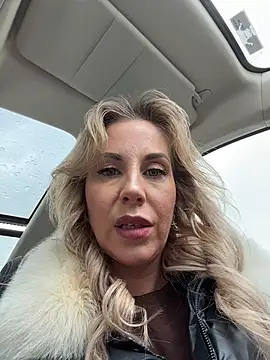 Snapshot of LisaMurr chatting on March 5, 2026, 9:49 am LisaMurr online show from March 5, 2026, 9:49 am