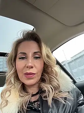 Snapshot of LisaMurr chatting on March 8, 2026, 8:29 am LisaMurr online show from March 8, 2026, 8:29 am