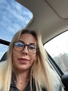 Snapshot of LisaMurr chatting on March 9, 2026, 9:24 am LisaMurr online show from March 9, 2026, 9:24 am