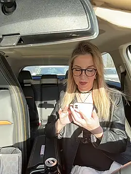 Snapshot of LisaMurr chatting on March 21, 2026, 1:16 pm LisaMurr online show from March 21, 2026, 1:16 pm