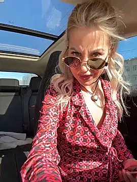 Snapshot of LisaMurr chatting on April 2, 2026, 12:03 pm LisaMurr online show from April 2, 2026, 12:03 pm