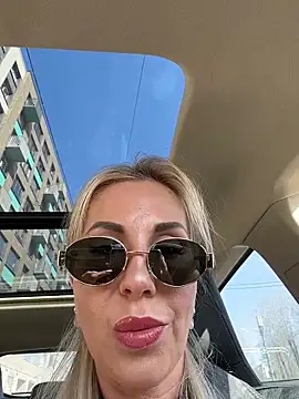 Snapshot of LisaMurr chatting on April 8, 2026, 10:26 am LisaMurr online show from April 8, 2026, 10:26 am