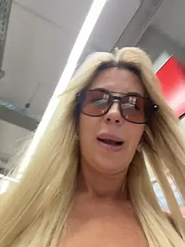 Snapshot of LisaMurr chatting on July 5, 2026, 2:02 pm LisaMurr online show from July 5, 2026, 2:02 pm