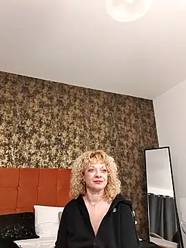 LaireeFelini online show from February 22, 2026, 7:34 pm