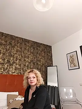 LaireeFelini online show from February 24, 2026, 7:45 pm