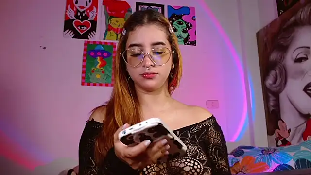 chloe roxy online show from April 11, 2026, 4:17 am