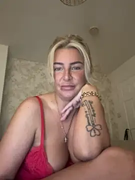 Snapshot of Gypsyrose_x1 chatting on February 24, 2026, 9:24 pm Gypsyrose x1 online show from February 24, 2026, 9:24 pm