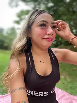 Snapshot of Dulce_Sofi_ chatting on February 24, 2026, 3:10 pm Dulce Sofi online show from February 24, 2026, 3:10 pm