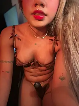 Dulce Sofi  online show from April 11, 2026, 11:53 pm